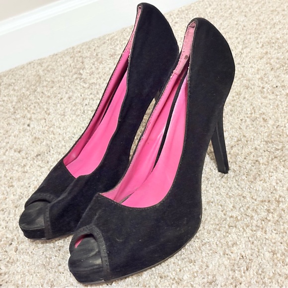Elegant Black Peep-Toe Heels - Picture 5 of 9